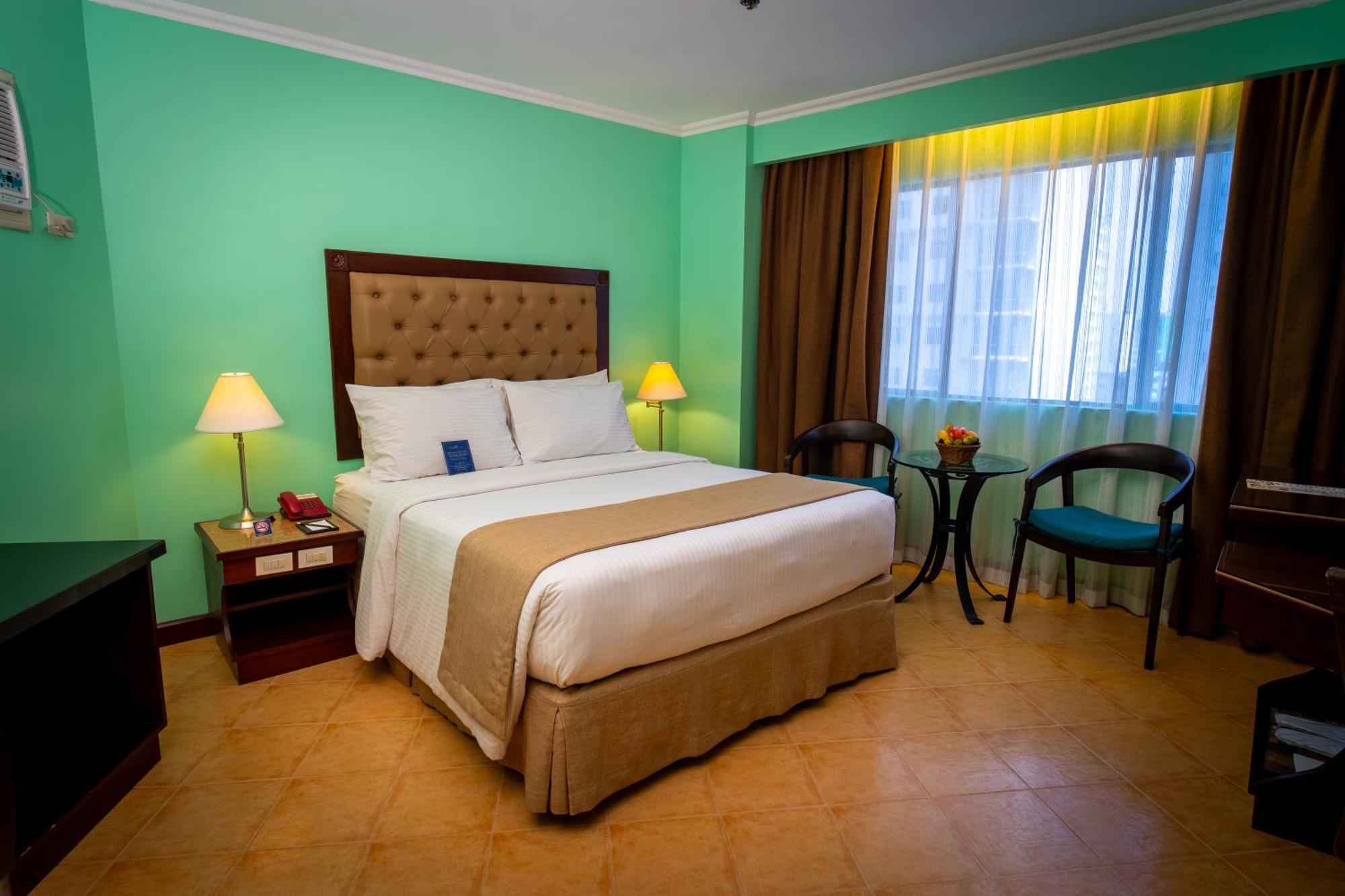 Royal Bellagio Hotel Makati City Zewnętrze zdjęcie